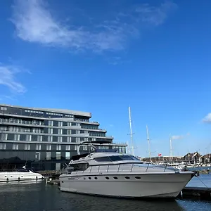 Marina Superyacht: Luxury Harbor Southampton
